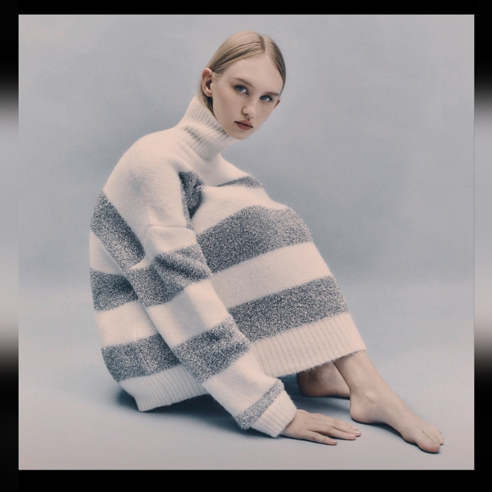AMI Paris Funnel Neck Lurex-Striped White and Silver Sweater Size Small - Picture 2 of 11